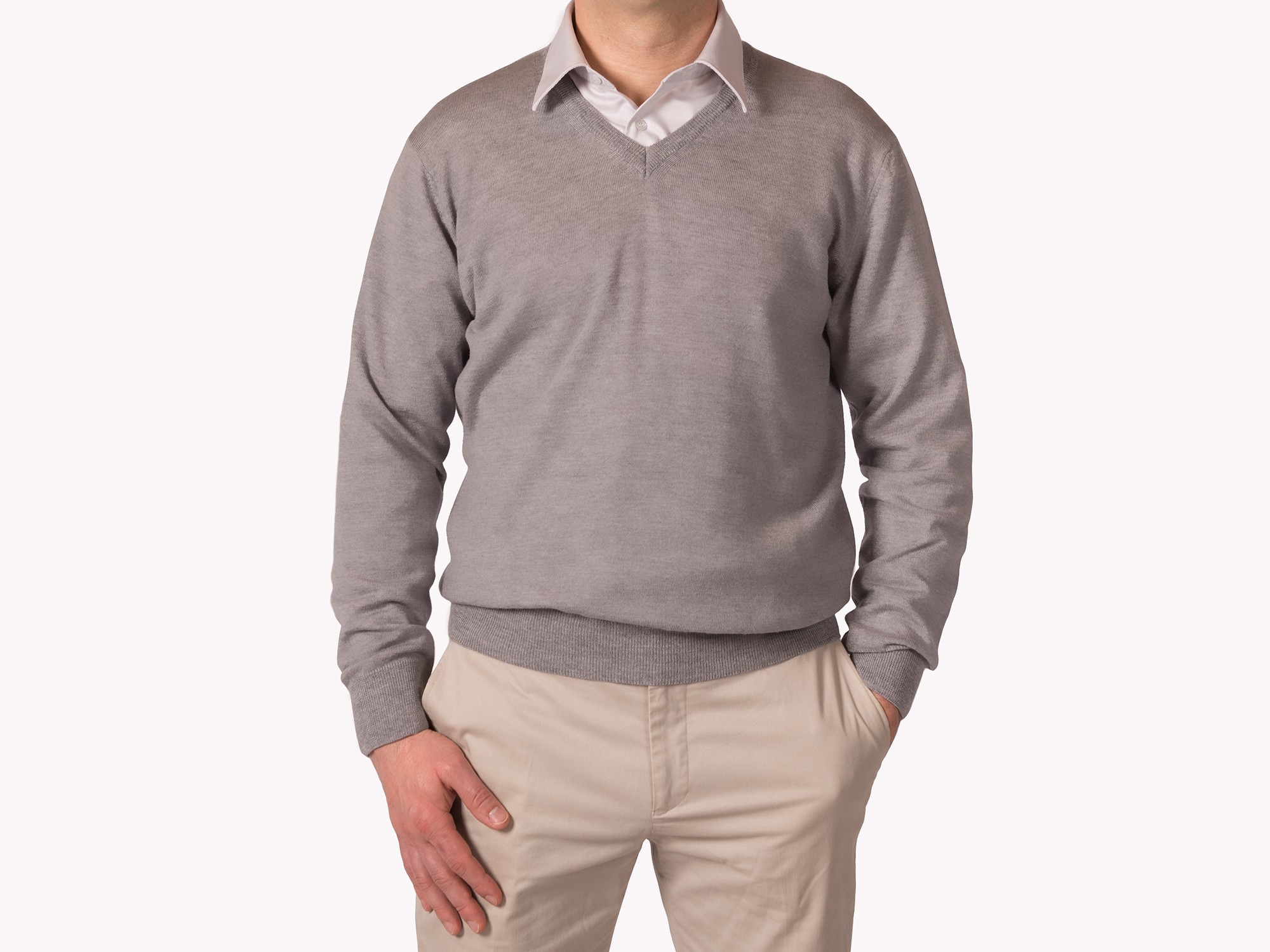 Suitable Maglione Uomo In Pura Lana Merino - Scollo A V, Colore Tortora, Taglie Disponibili - Slim Fit, Perfetto Per Autunno E Inverno