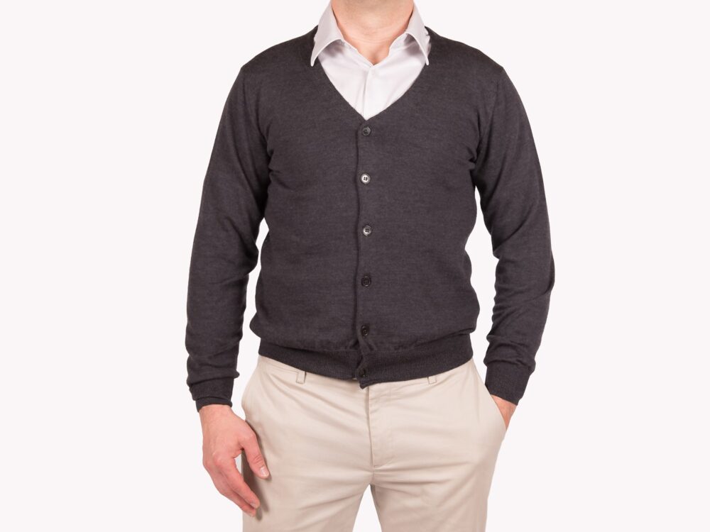 Cardigan bottoni antracite in pura lana merino extrafine