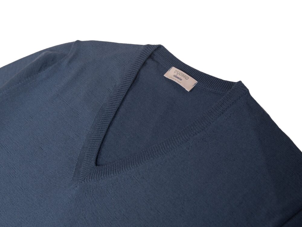 Maglia Scollo V ottanio in pura lana merino extrafine